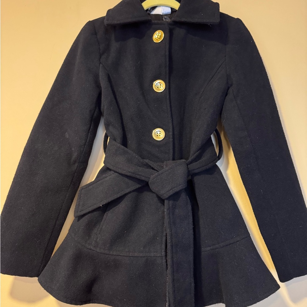 Beautiful lined dress coat with ruffle detail. Child small (7/8)